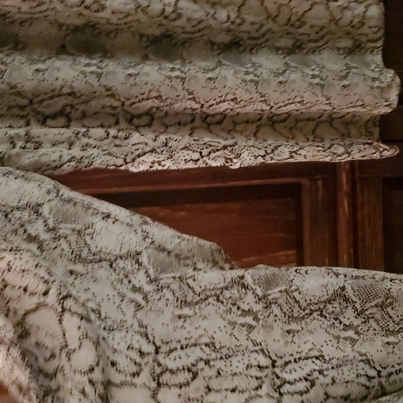 Stunning Stetson Snake Print High Waist Wide Leg Pant Size L; NWT - Picture 2 of 6